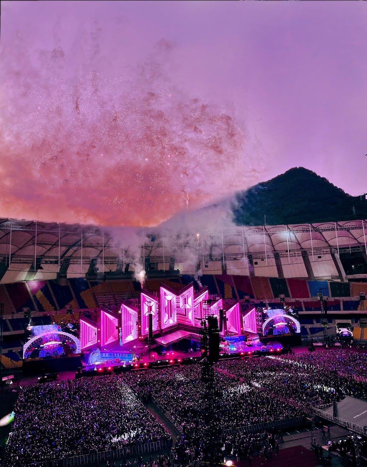 koostrous's tweet image. manifesting tour tickets with the best view for everyone who sees this tweet 🧿🕯️