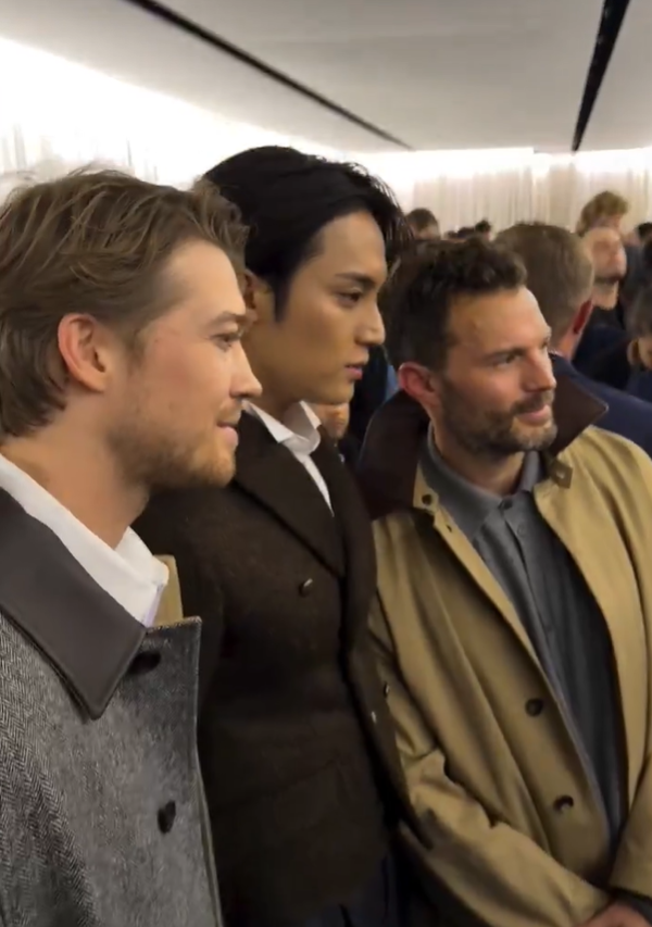 AboutMusicYT's tweet photo. Mingyu, Jamie Dornan and Joe Alwyn taking a photo together at the Dior Show. https://t.co/ERDuXR3yXn