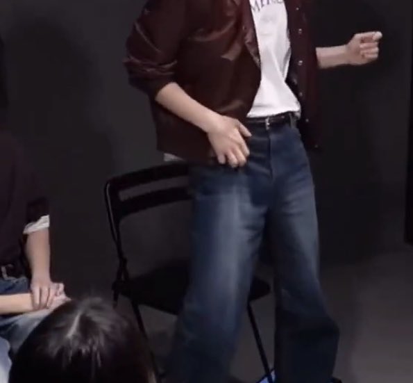 ddalgig's tweet image. 아 근데 나는 저기 있었으면 시선이 불결해서 쫒겨났을듯