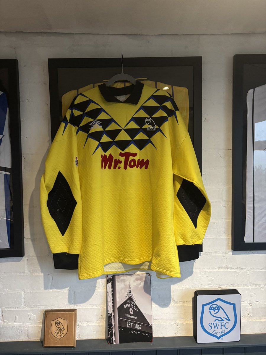 adam7485's tweet image. Selling a couple rare Wednesday shirts, home (XXXL fits like XXL) £75 ono, GK (XXL) £170 ono. DM me if interested #swfc