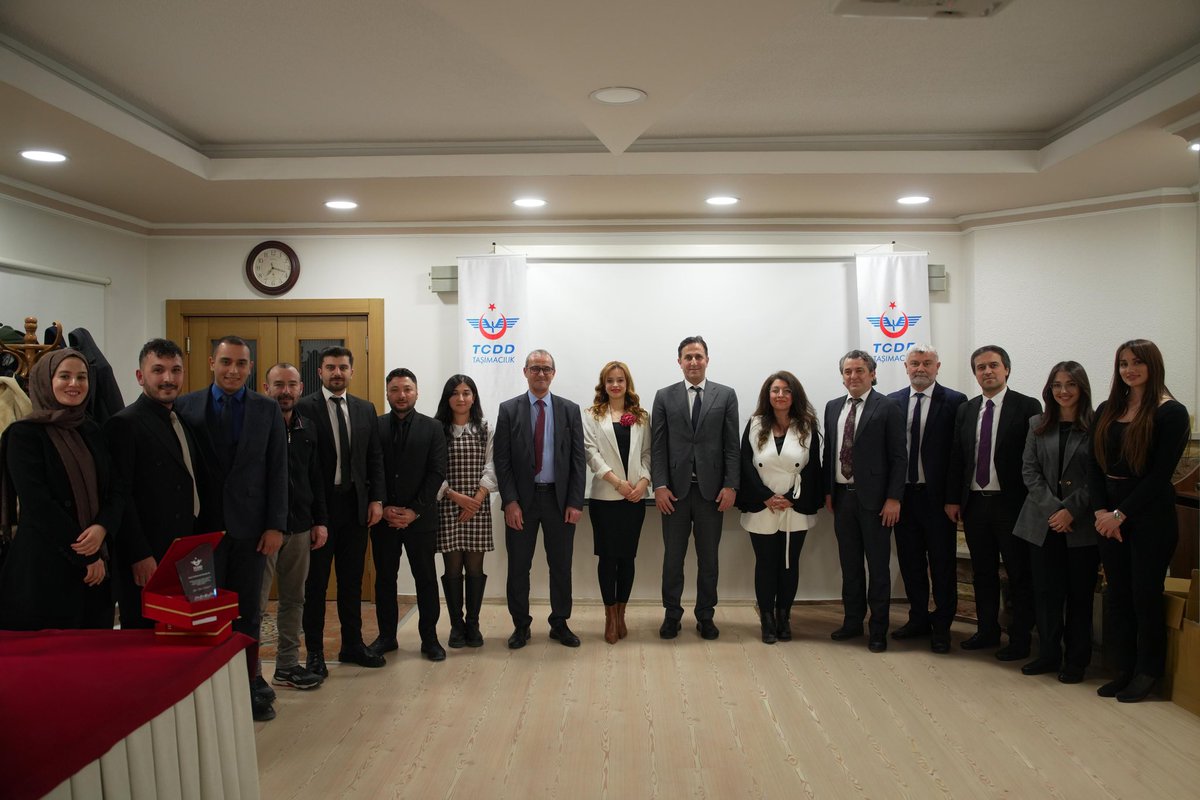 Kalite Yönetim Sistemimizi önemli bir aşamaya taşıyan ve TS EN ISO 9001:2015 Kalite Yönetim Sistemi belgelendirme sürecini yürüten Strateji ve Kurumsal Gelişim Dairesi Kalite Birimi ekibimizle, başarılarını tebrik etmek için bir araya geldik. 

Kurumsal hafızamızı güçlendirecek,