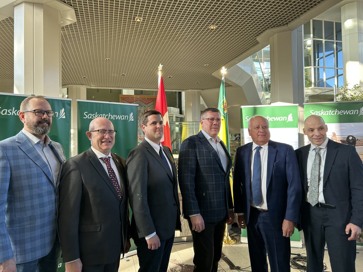 PremierScottMoe's tweet image. Yesterday, I was joined by industry leaders and producer groups in Saskatoon to highlight the new Canada-China trade agreement. 

This agreement will see the removal of tariffs from canola meal and peas, significantly reduce tariffs on Canadian canola seed, and is a deal that we…