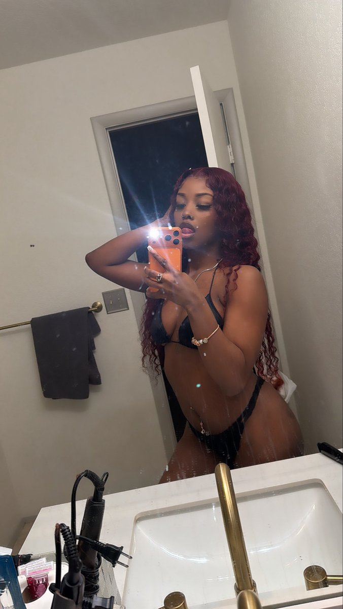bagqueentink's tweet photo. Daddy am I your baby🥰😘 https://t.co/Em0IjkVVL3