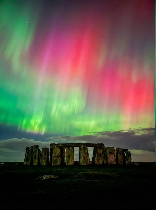 FarSight3's tweet photo. Meddling with the atmosphere?

Remember yesterday's drop on #LarryFink/#BlackRock regarding #WeatherModifications.

Who controls #HAARP and in which countries are those stations?

Or simple #Aurora alert?

#AirForceOne 🍊#Trump https://t.co/ouMcjxmW4D