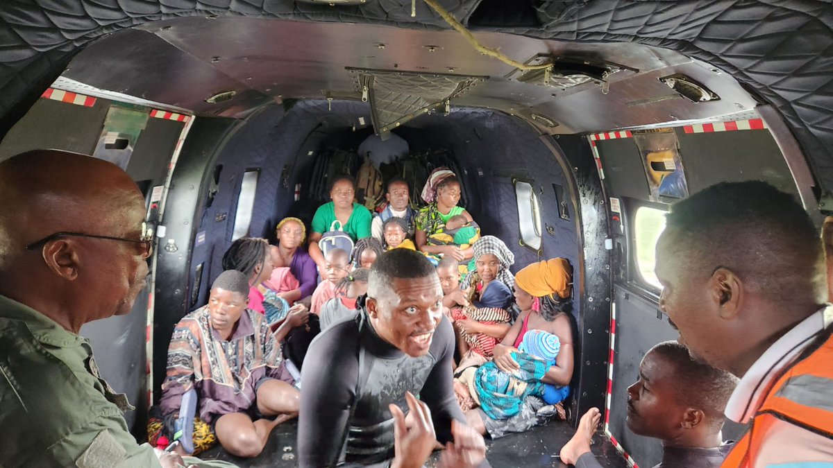 SANDF_ZA's tweet image. South African Air Force Deployed in Support of Flood Disaster Relief Operations in Mozambique.

#SANDF
#JointOperationsDivision
#SAAirForce
#FreeTheEagle
#SANDFSearch
#SANDFRescue
#OperationCHARIOT