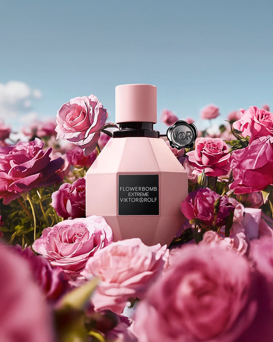 Viktor&amp;Rolf Flowerbomb 
Unleash your fem-power

!عطر فيكتور آند رولف فلاور بومب أو دو بارفان للنساء... قنبلة ساحرة من الزهور الفاخرة

#vperfumes #perfumes #explore #fyp #fragrances #luxury