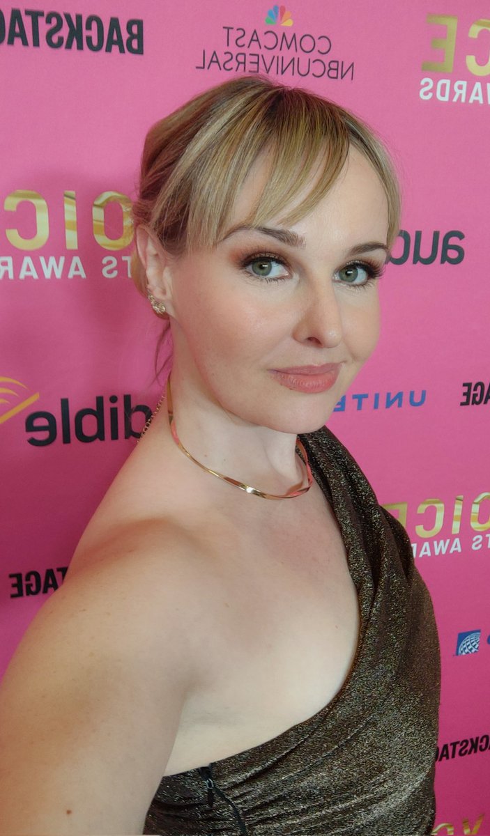 JennaVAtion's tweet image. Always wanted to try a glambot! Here I am @SovasVoice awards celebrating the achievements of my talented friends and colleagues.