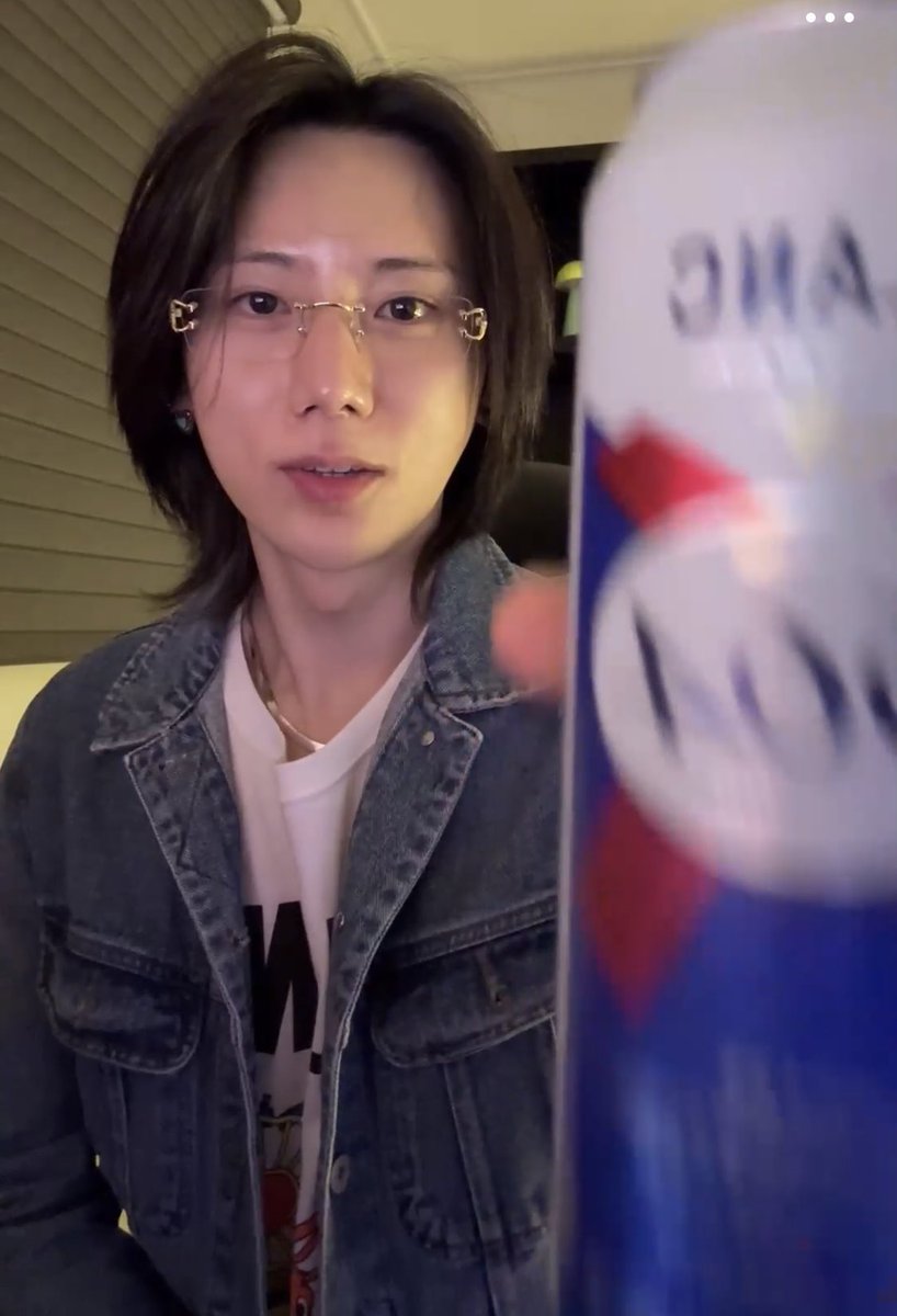 bebornalien's tweet image. 얘들아~~~ ~장현싱 맥주 마신다~~~