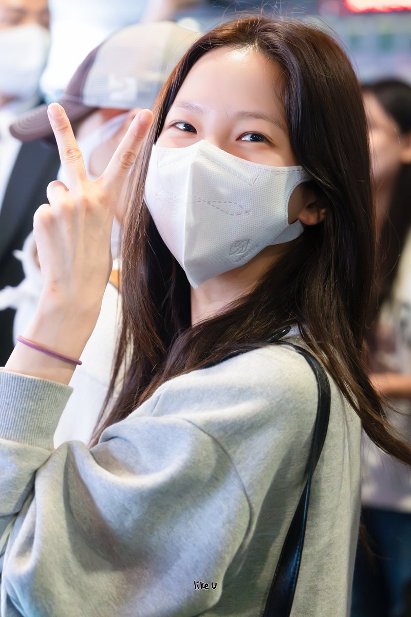 like_u_tokki's tweet image. 250407 ICN 입국

😄✌️💜
이렇게 쳐다보면 약간 많이 설렐지도...?? 💕

#Kep1er #최유진 #ユジン 
#케플러 #유진 #YUJIN