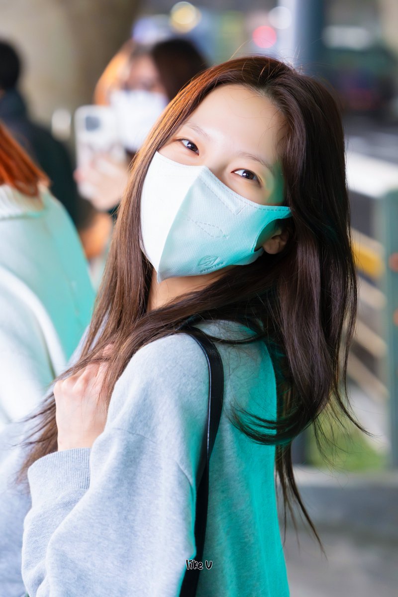 like_u_tokki's tweet image. 250407 ICN 입국

😄✌️💜
이렇게 쳐다보면 약간 많이 설렐지도...?? 💕

#Kep1er #최유진 #ユジン 
#케플러 #유진 #YUJIN