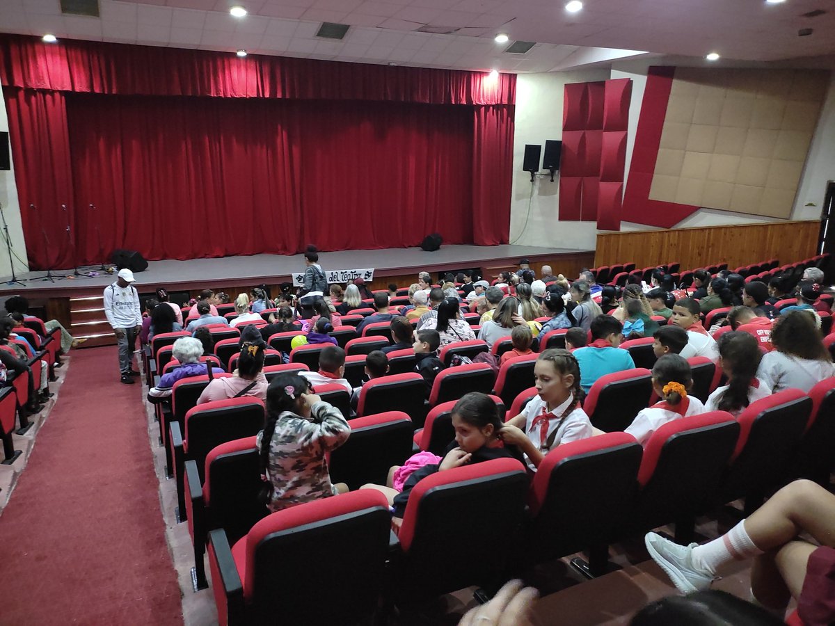 cpcc_sspiritus's tweet photo. ¡Atención! ☀️🎭 #Hoy en sólo minutos...

👉Fiesta del Teatro del municipio Sancti Spíritus en el Teatro Principal de #SanctiSpíritusEnMarcha 
Organizada por la Casa de Cultura "Osvaldo Mursulí Recarey"
#CasasDeCulturaSS #FiestaDelTeatro  #TeatroPrincipal #CulturaEspirituana https://t.co/mIXd6pfklV