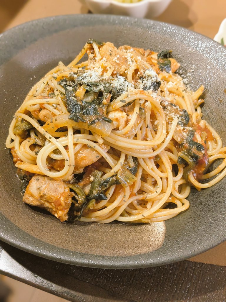 pasomasooo's tweet image. 風邪引いたりカッターで指切ったりなかなかついてないこともあるけどごはん頑張ったり娘のヘアアレンジ頑張ったりしたら娘も旦那も喜んでる🙆‍♀️
疲れるけど家族が喜ぶなら良き😊❤
旦那誕生日おめでとう🎂
まじで元気でいてくれ！
そして職場で指に怪我して洗い物染みてたらかわってくれてありがとう。