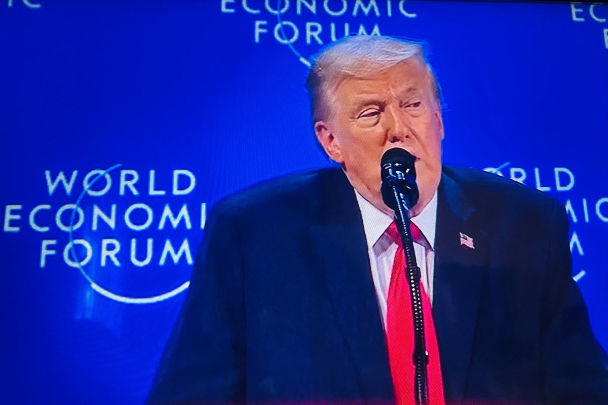 #DAVOS🚨: Selon Donald Trump, si l’Amérique va mal, c’est le monde entier qui va mal : il affirme que les États-Unis sont le « moteur » de l’économie mondiale.