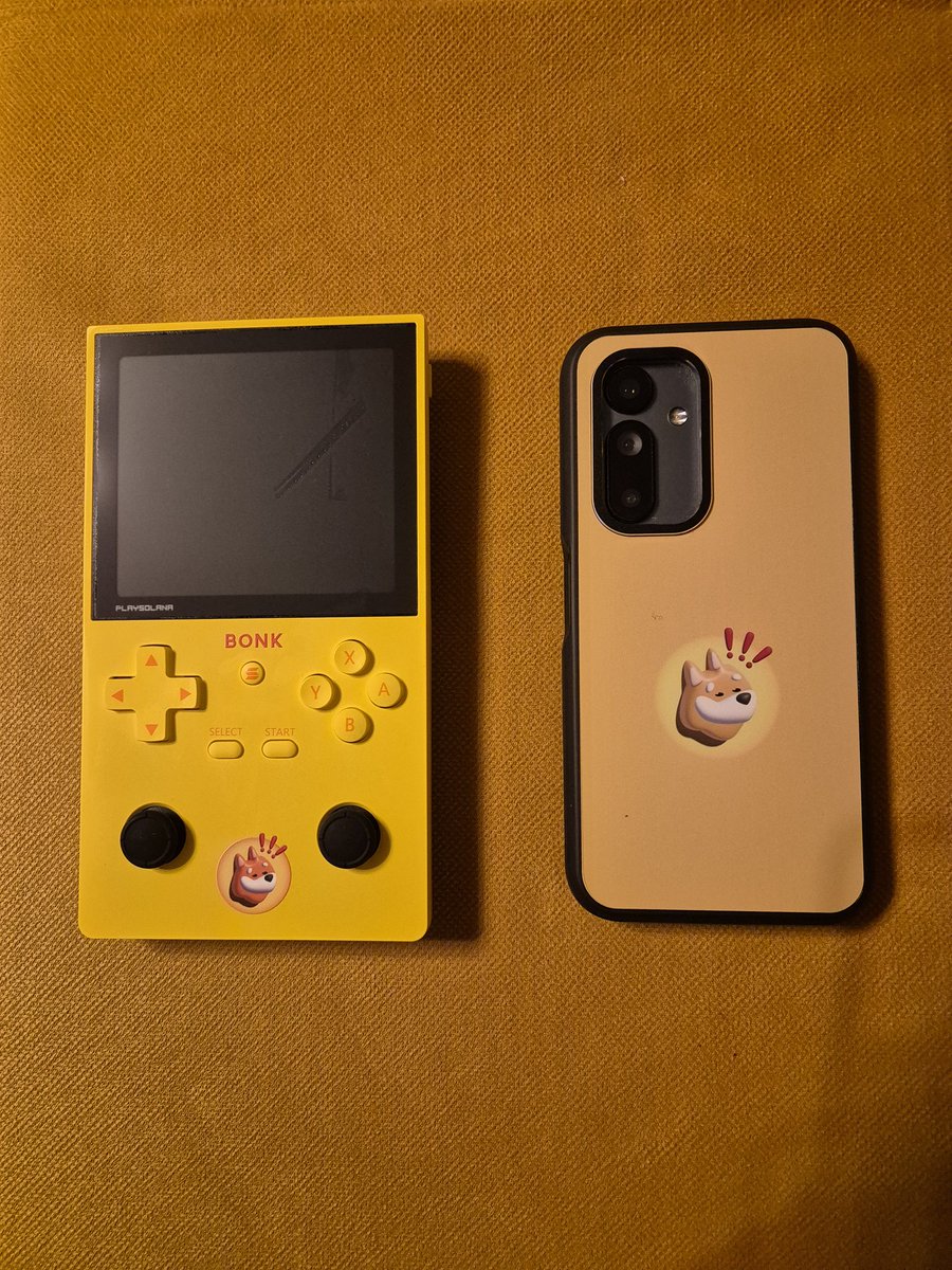 AyhanA17227359's tweet image. Finally received my PSG1 Bonk edition 😎 #PSG1 #PlaySolana #PLAY Looking good with the Seeker #Seeker and SOLYD Bonk case #SOLYD