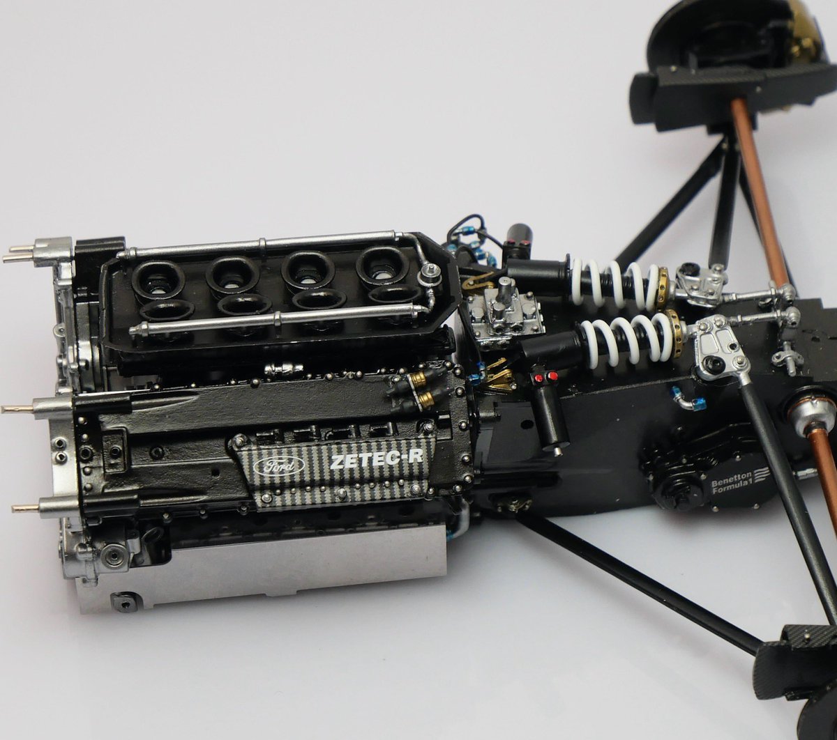 1/12 MFH ベネトンB194 製作中 エンジン組んでみました ここから煮詰め