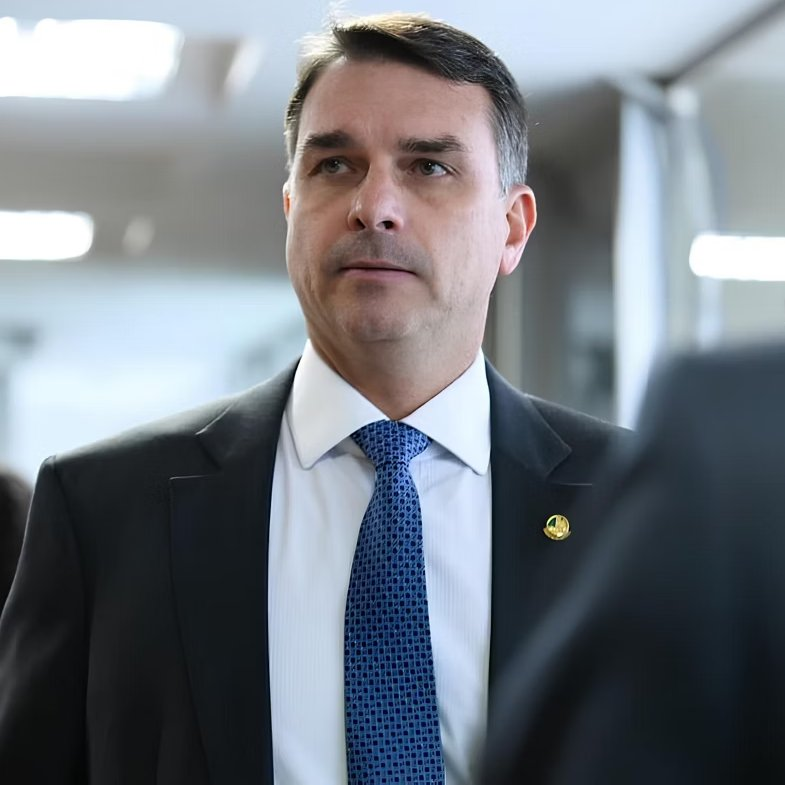 republiqueBRA's tweet photo. 🇧🇷 📉 Flávio Bolsonaro tem a maior rejeição (55%) entre os pré-candidatos à Presidência; Renan Santos tem a menor (21%), diz Quaest. https://t.co/6wYUEE93YL