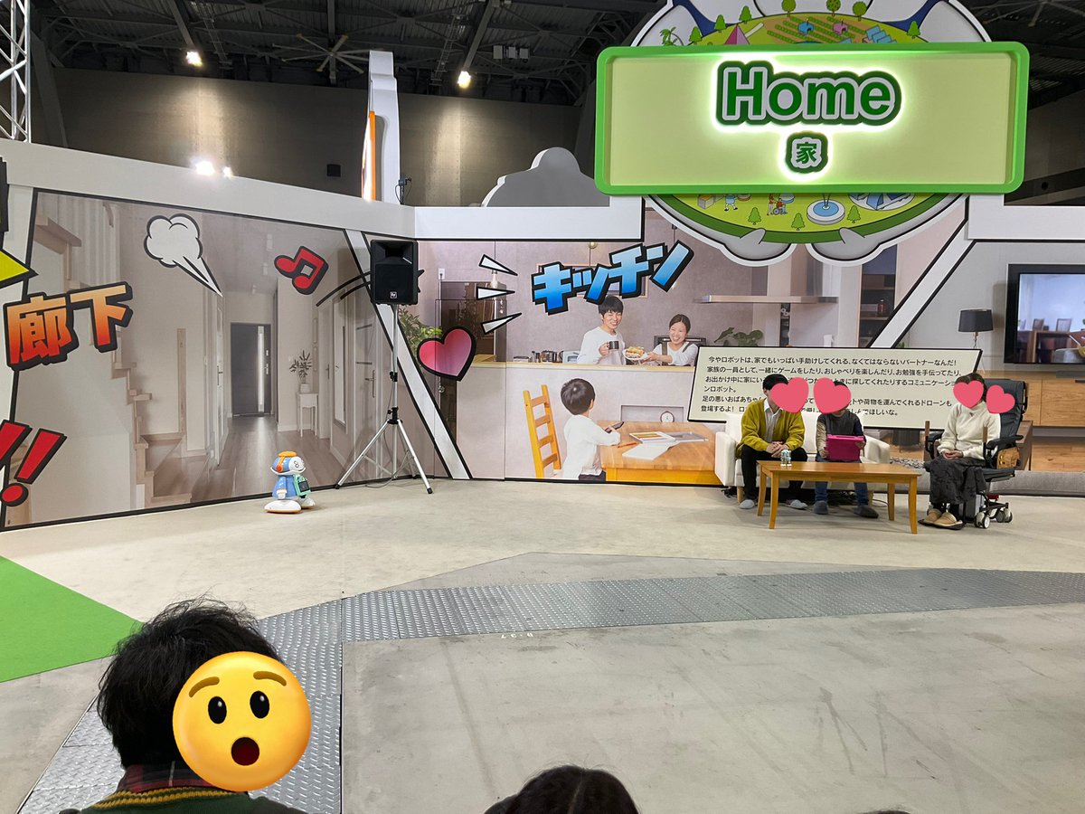 wodu_robot's tweet photo. ③「ちょっと未来の暮らし」みたいな寸劇もやってて、ココにHCIさんが。カフェの #ロボホン やニコボ達も来てたようで、一緒に写真撮らせて頂けました＾＾
#ロボボニャン はロボット展でも見たケド、より具体的な動きが伺えて良かった♪
#DeliRo #メカトロメイト #cobotta https://t.co/csWNzBqX0F