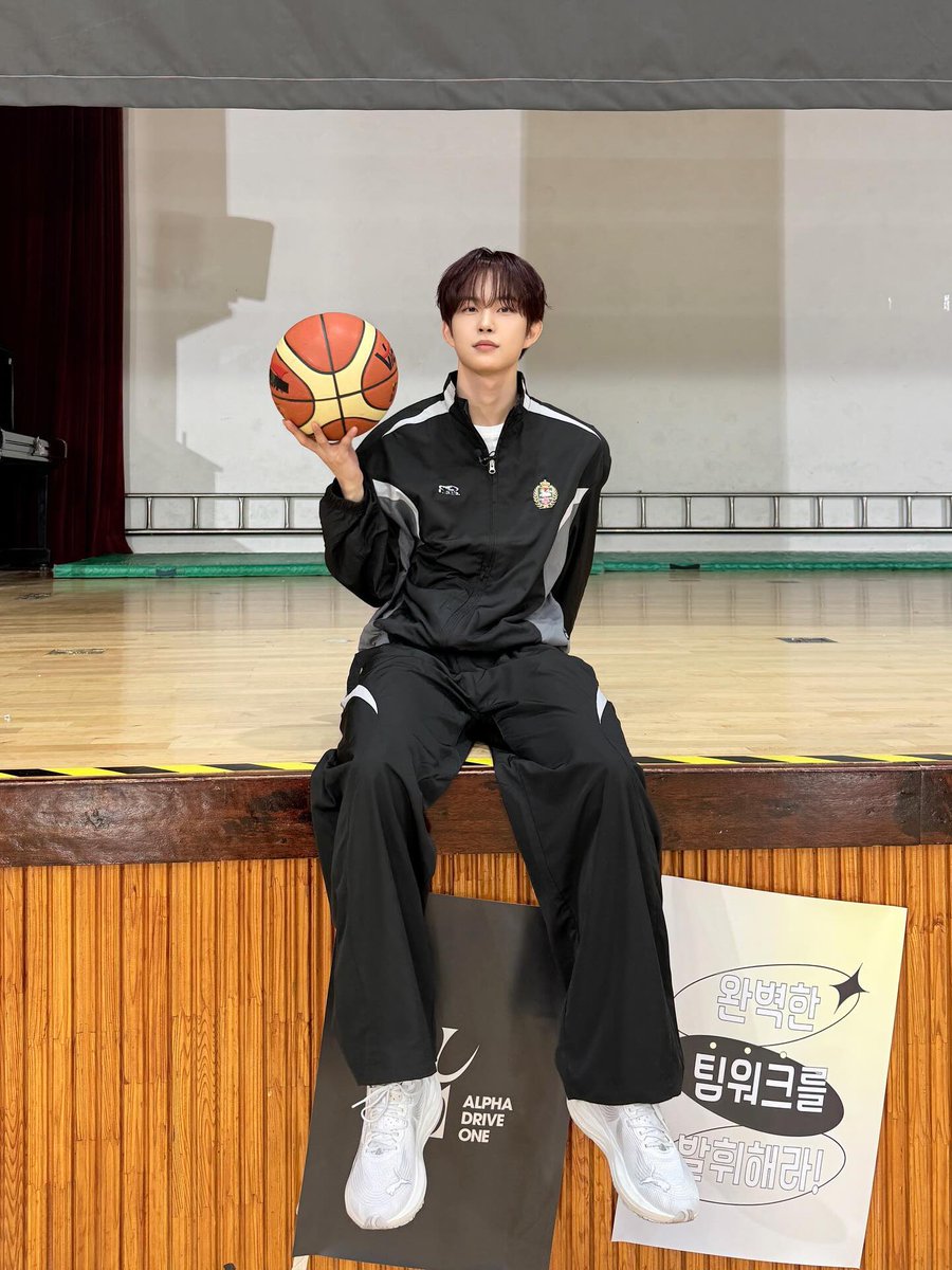 gxw411's tweet image. 260121 알디원 인스타 #건우 

⚽️◟(⏰)◞🏀