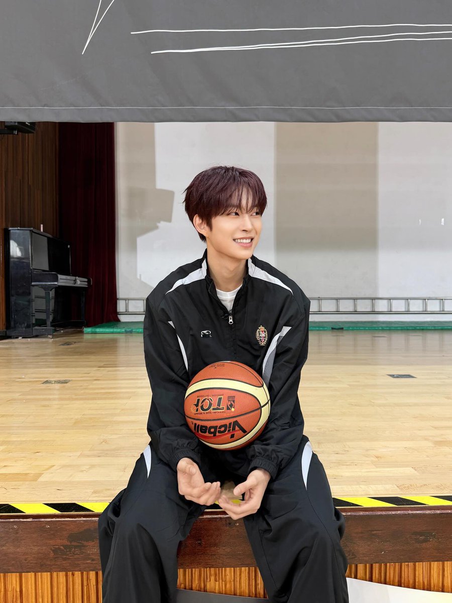 gxw411's tweet image. 260121 알디원 인스타 #건우 

⚽️◟(⏰)◞🏀