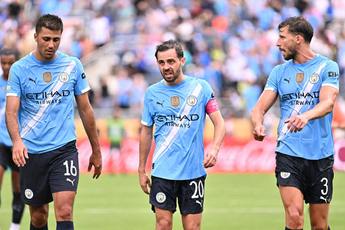 _BeFootball's tweet photo. 🚨 𝗟𝗘𝗦 𝗖𝗔𝗣𝗜𝗧𝗔𝗜𝗡𝗘𝗦 𝗗𝗘 𝗖𝗜𝗧𝗬 𝗣𝗔𝗬𝗘𝗡𝗧 𝗣𝗢𝗨𝗥 𝗟𝗘𝗨𝗥𝗦 𝗦𝗨𝗣𝗣𝗢𝗥𝗧𝗘𝗥𝗦 ! 🩵💰

Après la défaite à Bodø (1-3), les leaders de Manchester City ont 𝗽𝗿𝗶𝘀 𝗲𝗻 𝗰𝗵𝗮𝗿𝗴𝗲 𝗹𝗲𝘀 𝗯𝗶𝗹𝗹𝗲𝘁𝘀 𝗱𝗲𝘀 𝟯𝟳𝟰 𝗳𝗮𝗻𝘀 ayant fait le déplacement en Norvège, pour 𝘂𝗻 𝗴𝗲𝘀𝘁𝗲 𝗮𝘃𝗼𝗶𝘀𝗶𝗻𝗮𝗻𝘁 𝗹𝗲𝘀 𝟭𝟬 𝟬𝟬𝟬 £, estimant que c’était « 𝗹𝗲 𝗺𝗶𝗻𝗶𝗺𝘂𝗺 » 👏✈️

(@spbajko)