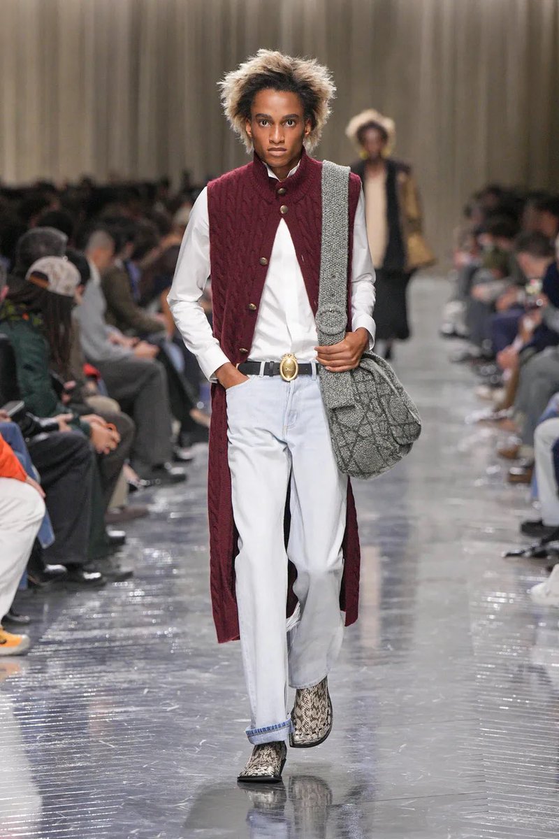 jacquemusx's tweet photo. Jonathan Anderson’s second Dior Men runway collection is a fact! https://t.co/f0LZoIVU7K