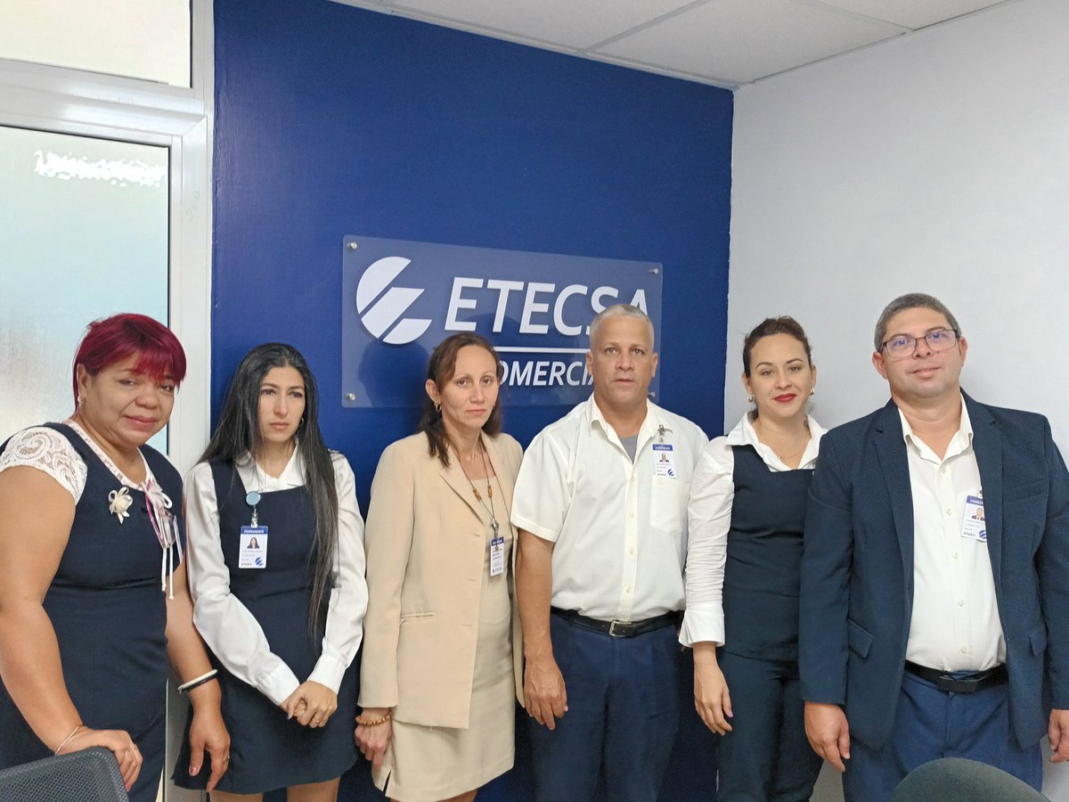 Comerciales de la DTGR en la tercera jornada de Asamblea de Balance. #EtecsaConCuba