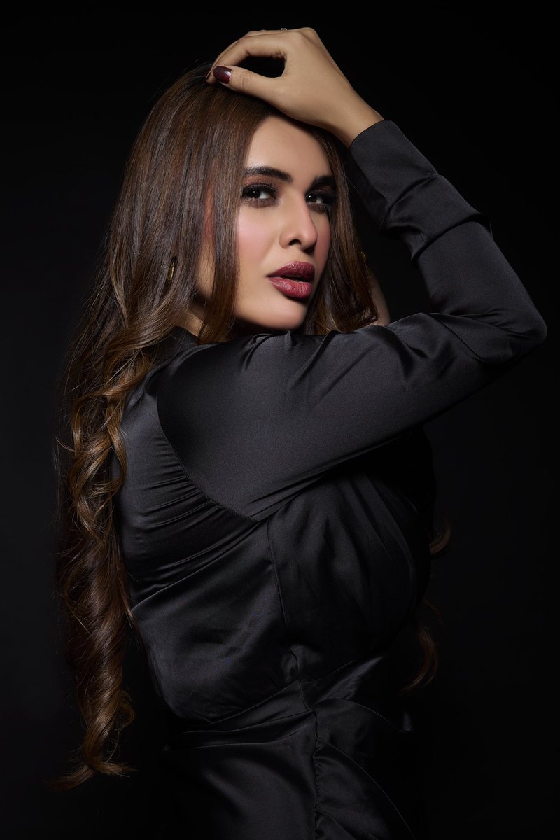 Nehhaamalik's tweet image. Teri nazron ka dil pe hua hai asar ❤️❤️ 
:

#nehamalik #nehamalik335 #blackdress #fashionista #fyp #fashionstyle