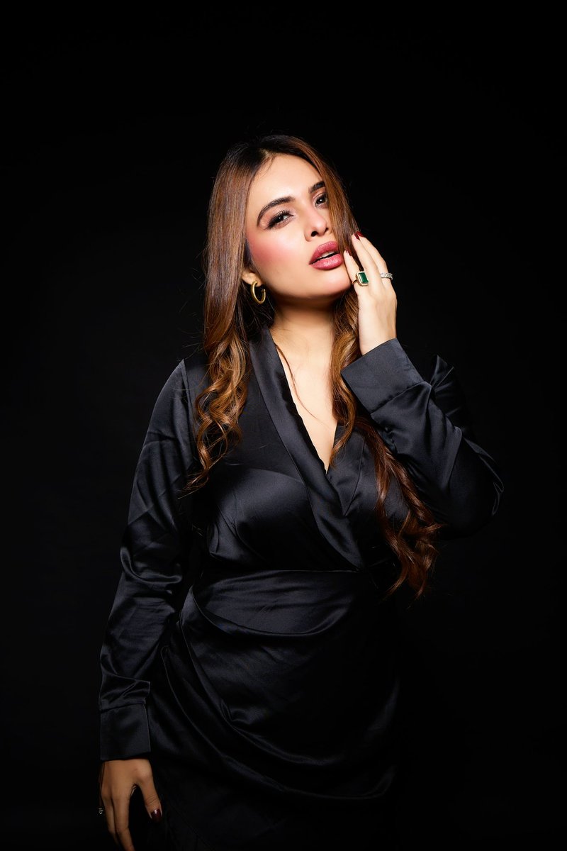 Nehhaamalik's tweet image. Teri nazron ka dil pe hua hai asar ❤️❤️ 
:

#nehamalik #nehamalik335 #blackdress #fashionista #fyp #fashionstyle