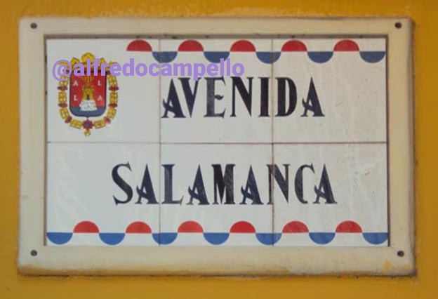 1. Hasta hace pocos años en algunas casas de la avenida de Salamanca era visible una doble numeración en los portales de los edificios. ¿Sabéis el motivo de esta curiosa duplicidad? Pues al lío 🧵👇
#carrersdalacant