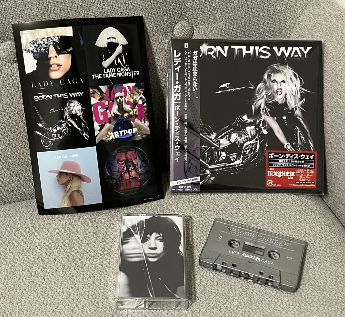 来日記念盤の紙ジャケBTW届いた♡
ステッカーかわいい🖤
Mayhemのカセットテープもコレクションとして買ってしまった🦭
MayhemがThe Fame,The Fame Monsterの次に好き、ってか同列？ってくらいドンピシャで大好きなアルバム💿🖤