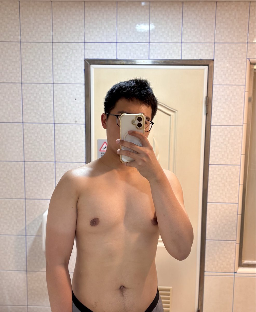 Meluseek3's tweet photo. 下部隊後認真減1個月 看來頗有成效🥳 https://t.co/bcRYSxMDeG