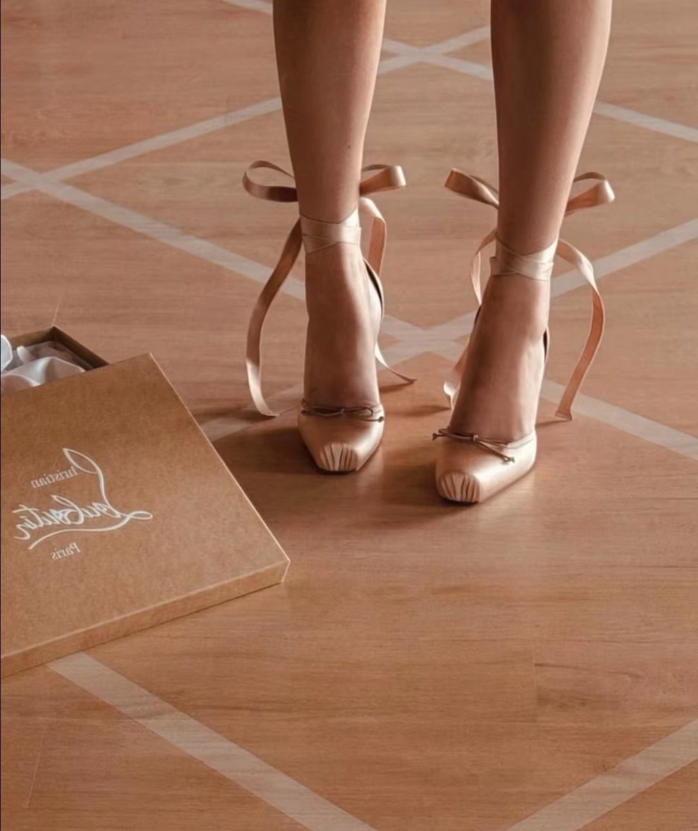 yepmgzn's tweet photo. Louboutin ❤️ https://t.co/ZdR5w40kgG