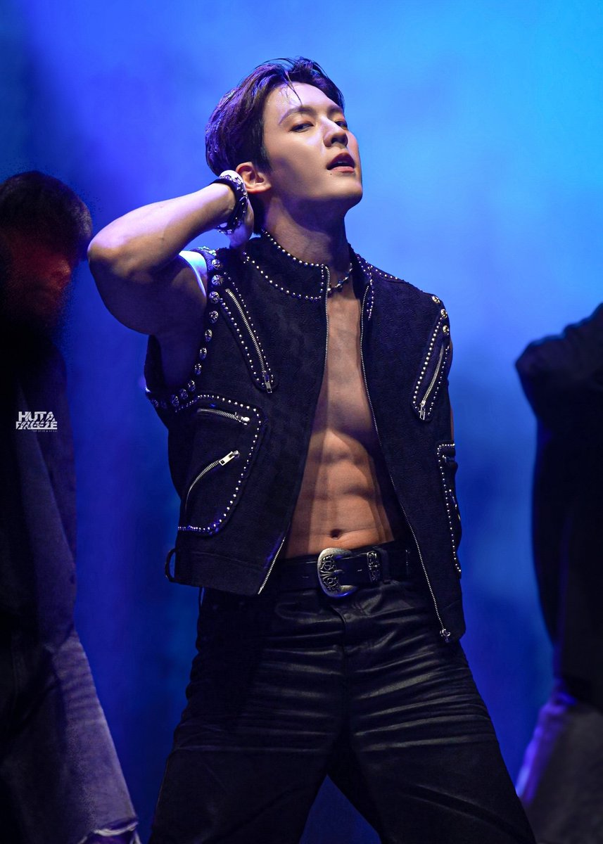 hutabreeze's tweet photo. 260117 HOOK - WHO KING BANGKOK D2

🔥

#허타람찌 #민혁 #이민혁 #LEEMINHYUK #HUTA #비투비 #BTOB @btob2mh https://t.co/jIl3k5Q9OS