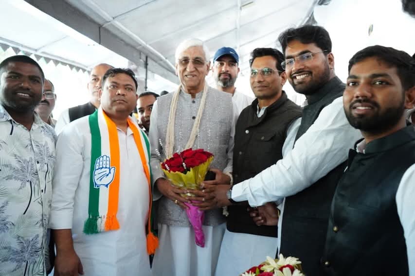 harikushwahaa's tweet photo. आज न्यायधानी बिलासपुर में जिला कांग्रेस कमेटी के नवनियुक्त अध्यक्षद्वय श्री महेन्द्र गंगोत्री जी (ग्रामीण) एवं श्री सिद्धांशु मिश्रा जी (शहर) के पदभार ग्रहण समारोह में छत्तीसगढ़ के पूर्व उपमुख्यमंत्री माननीय @TS_SinghDeo जी शामिल हुए।
@RahulGandhi @kcvenugopalmp
#hari_kushwaha https://t.co/TdRToFBUuZ