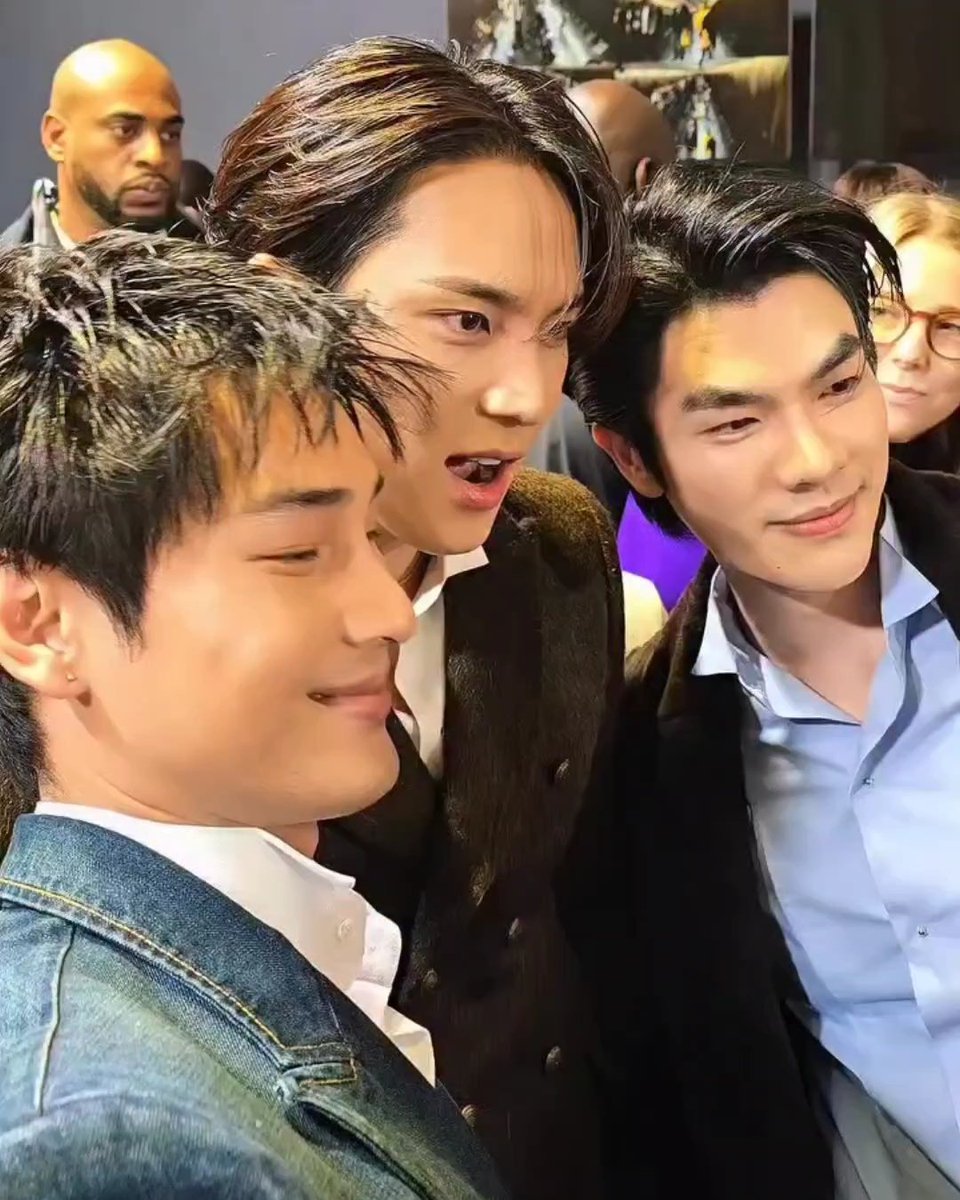 gyumedia's tweet photo. mingyu with mile and apo!

MINGYU BACK AT DIOR PFW
#MINGYUxDiorWinter26 #DiorWinter26
@dior @pledis_17 https://t.co/ukkHANciqb