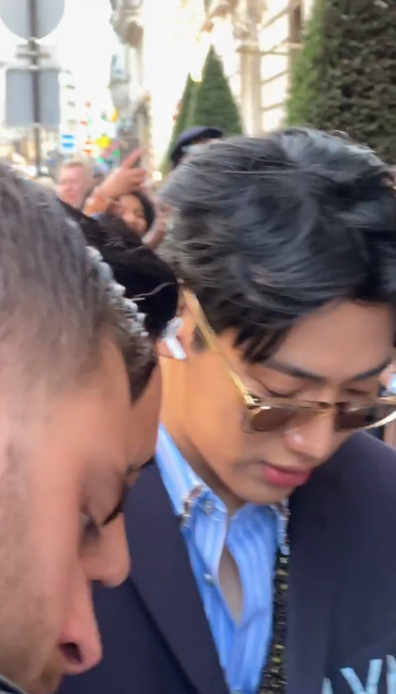 Reiipeii's tweet photo. เซตแสกผม เก๋มาก ✨
#BamBamxLVMenFW26 
#BamBam #뱀뱀 #LVMenFW26 https://t.co/WMIahcNNGm