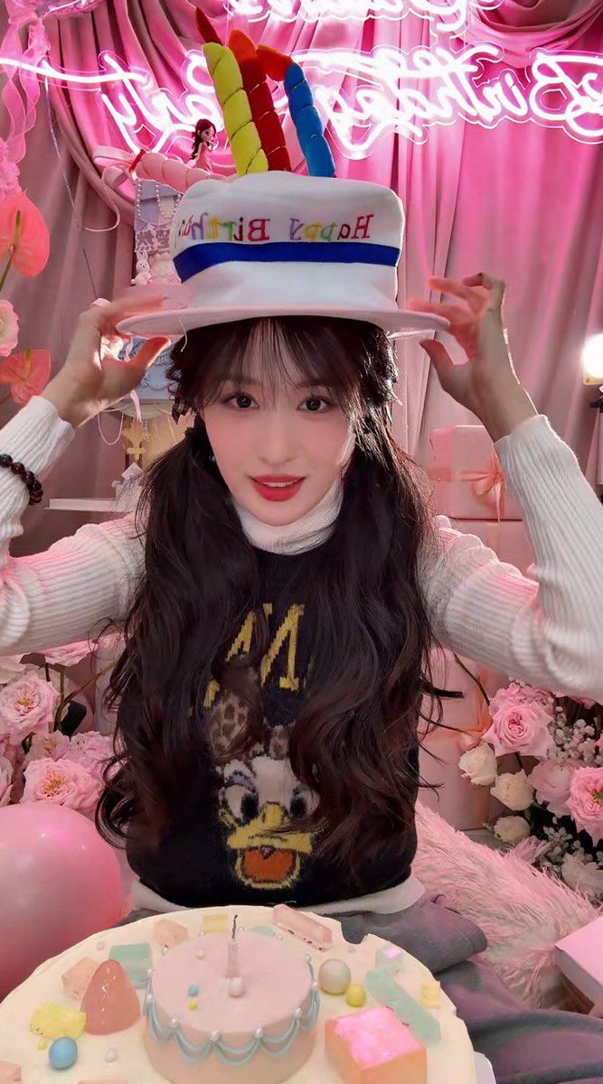 aewintry's tweet image. Happy birthday, Bunaaa @itzChuran 🤍🎉🎀
I hope you’re always healthy, happy, and surrounded by so much love every day 🥰💐
Thank you for being the best Buna ever 🌸🤍 I love you sooo much 💕🫶💖✨