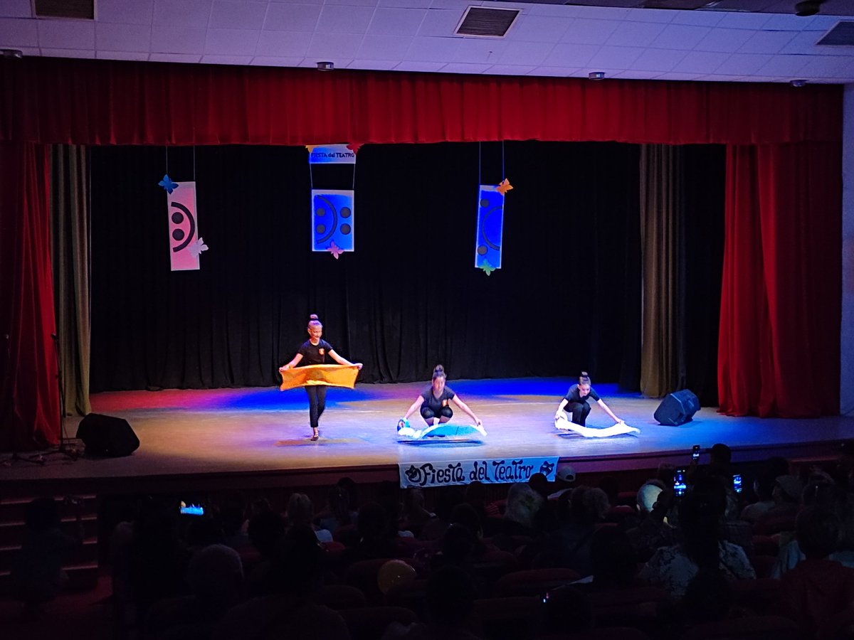 cpcc_sspiritus's tweet photo. Y ya comenzó en el Teatro Principal, la fiesta municipal del Teatro en #SanctiSpíritusEnMarcha 
Organizada por la Casa de Cultura "Osvaldo Mursulí Recarey"
#CasasDeCulturaSS #FiestaDelTeatro  #TeatroPrincipal #CulturaEspirituana #TeatroAficionado https://t.co/sadKFBny7q