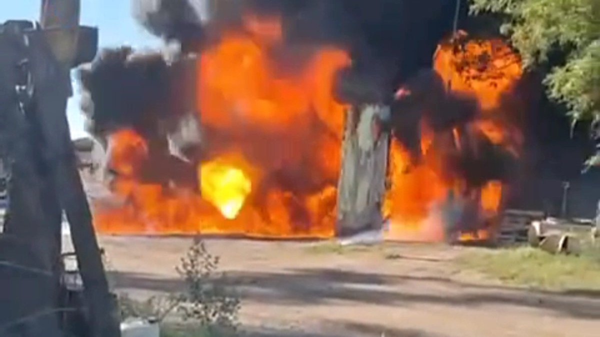 Incendio en un galpón rural movilizó a bomberos de Villa María y Arroyo Algodón 

Un galpón rural sufrió un incendio y requirió apoyo hídrico.

sintonia102.com/2026/01/incend…