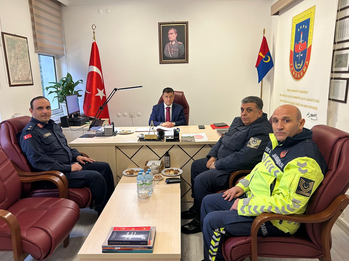 Kaymakamımız Sayın Dr. <a href="/nmehmetbeyoglu/">Dr. Nuri MEHMETBEYOĞLU</a>, vekâleten yürütmekte olduğu Kahramankazan Kaymakamlığı görevine ilişkin olarak İlçe Jandarma Komutanlığı’nda ziyaret ve incelemelerde bulundu.
