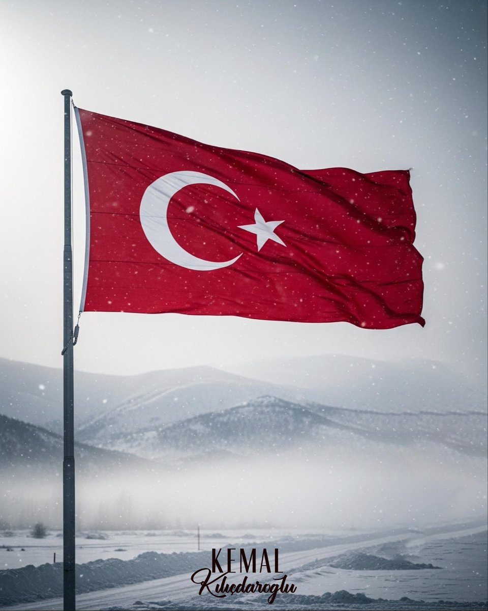 Büyük Önder Gazi Mustafa Kemal Atatürk, İzmir’in kurtuluşunun ardından yaptığı ziyaret esnasında çiğnemesi için ayağının altına serilen Yunan bayrağını işaret ederek,
“Bayrak bir milletin şerefidir; ne olursa olsun yerlere serilmez ve çiğnenmez. Kaldırınız!”
diyerek tepki