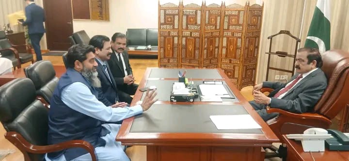 اسلام اباد 
وفاقی وزیر بین الصوبائی ہم اہنگی و سیاسی مشیر وزیراعظم پاکستان سینیٹر جناب رانا ثناءاللہ خان صاحب سے  
 پیر سیدثقلین شاہ بخاری  سابق ایم این اے لیہ NA 182 صاحب کی اہم ملاقات 
ضلع لیہvکے مختلف مسائل پرتفصیلی تبادلہ خیال 
<a href="/MaryamNSharif/">Maryam Nawaz Sharif</a> 
<a href="/RanaSanaullahPK/">Rana Sana Ullah Khan</a> 
<a href="/DCLayyah0606/">Deputy Commissioner Layyah</a>