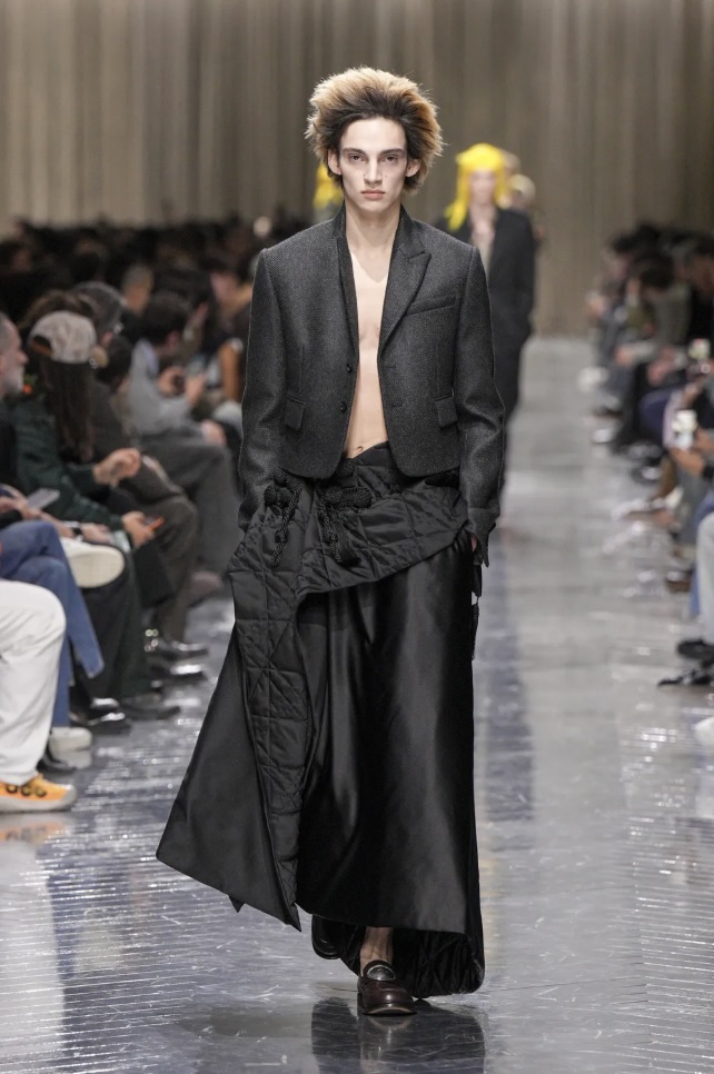 Jonathan Anderson's Dior men's show was a smash. a reminder that we all need to aspire to something greater than a "quality" beige cashmere sweater. we deserve risk! glamour! difference! SPLENDOR!