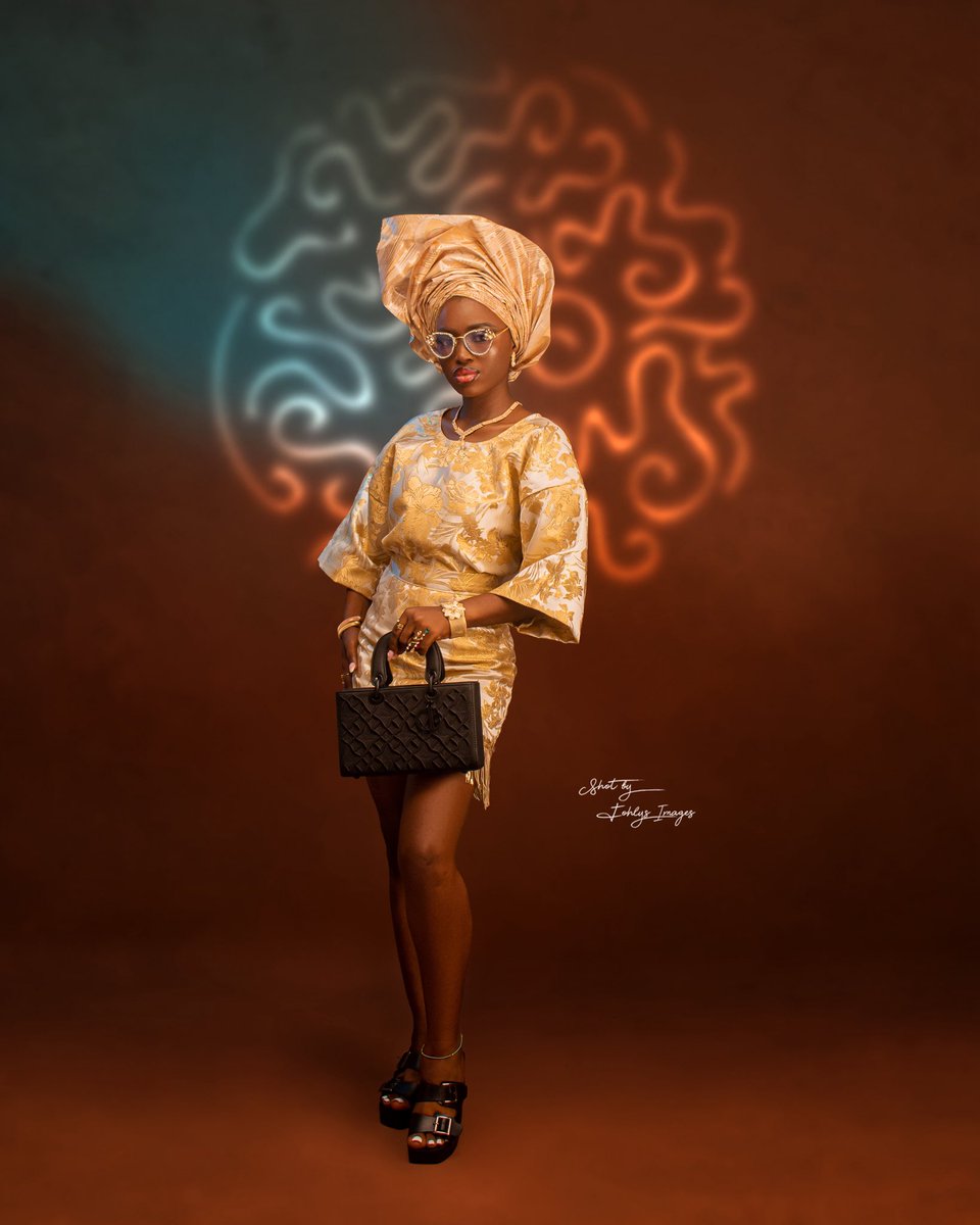 Temimusiconnect's tweet photo. It’s my birthday 🎁 
Say me a prayer 🙏 

#LVMenFW26 #birthdaygirl https://t.co/y72w51gtr7