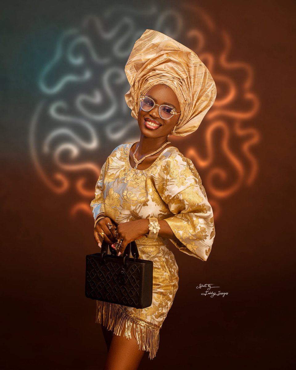Temimusiconnect's tweet photo. It’s my birthday 🎁 
Say me a prayer 🙏 

#LVMenFW26 #birthdaygirl https://t.co/y72w51gtr7