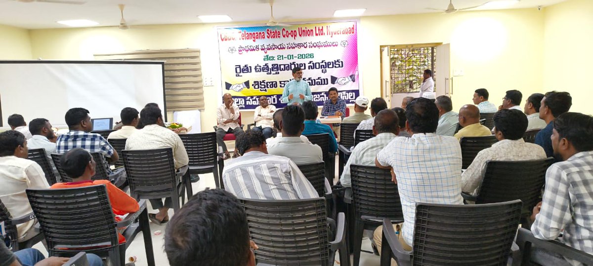 KonduruBRS's tweet photo. CBBO తెలంగాణ రాష్ట్ర కో-ఆప్ యూనియన్ లిమిటెడ్, హైదరాబాద్ వారు సిరిసిల్ల పట్టణంలో నిర్వహించిన ప్రాథమిక వ్యవసాయ సహకార సంఘాలు, రైతు ఉత్పత్తిదారుల సంస్థల శిక్షణ తరగతులకు ఆహ్వానించగా హాజరై, సంఘాలను ఉద్దేశించి ప్రసంగించడం జరిగింది.
#CBBO #TelanganaCoop #PACCS #FPOs #CooperativeMovement #AgricultureDevelopment