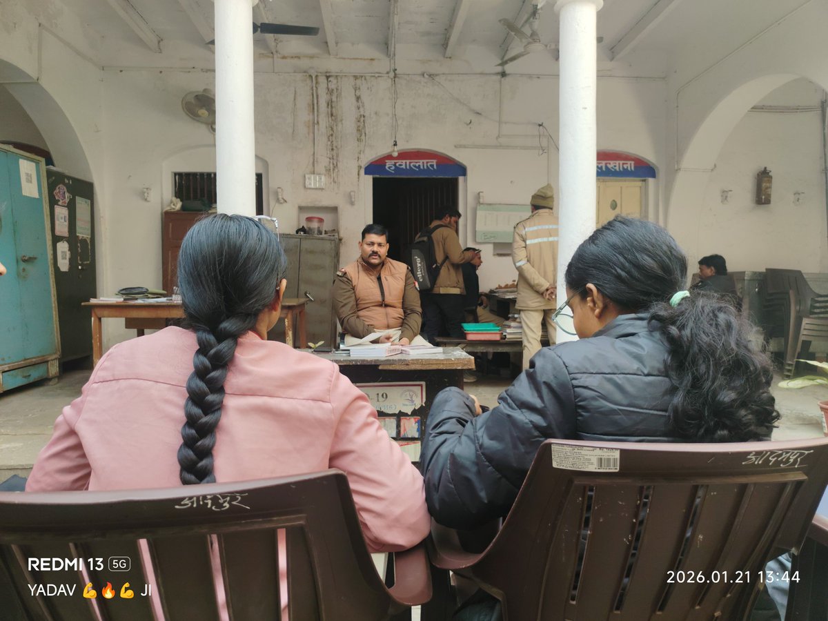 hemlata445153's tweet photo. पुलिस की पहचान सिर्फ वर्दी नहीं,
बल्कि सुरक्षा, संवेदनशीलता और न्याय है।
SPEL कार्यक्रम में महिलाओं व बच्चों के अधिकारों पर सीख।
#SPEL3.0
#SPEL3.0_VNS
#MY_BHARATA
#PoliceWithHumanity
#WomenSafety
#ChildProtection
#LegalAwareness
#SPELProgram
#CommunityPolicing
#ServeAndProtect https://t.co/3zxrYb1DD8