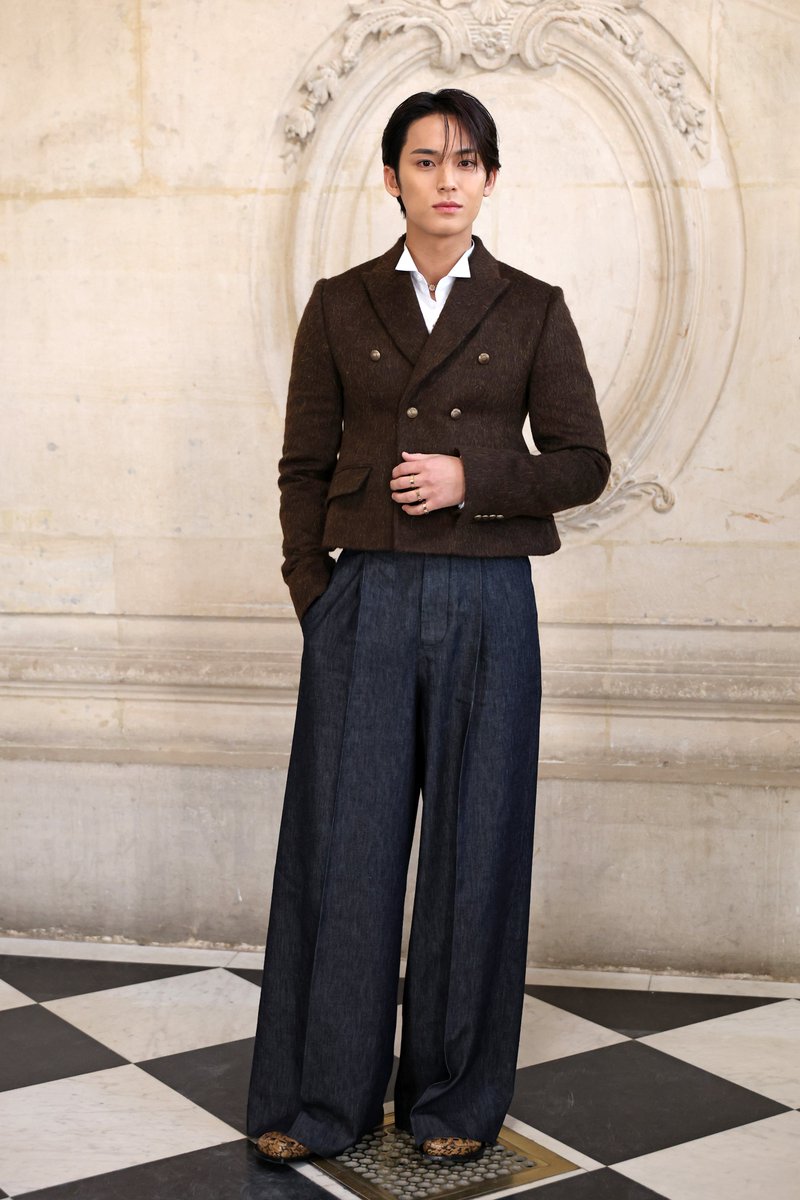 ellejapan's tweet image. 【2026秋冬パリ・メンズフロントロウ速報】#SEVENTEEN #ミンギュ が「ディオール」に来場！ 

▼アザーカットも！ 記事はこちら
bit.ly/4qxT65f

#DiorWinter26 #Dior #MINGYUxDiorWinter26 #MINGYU #민규