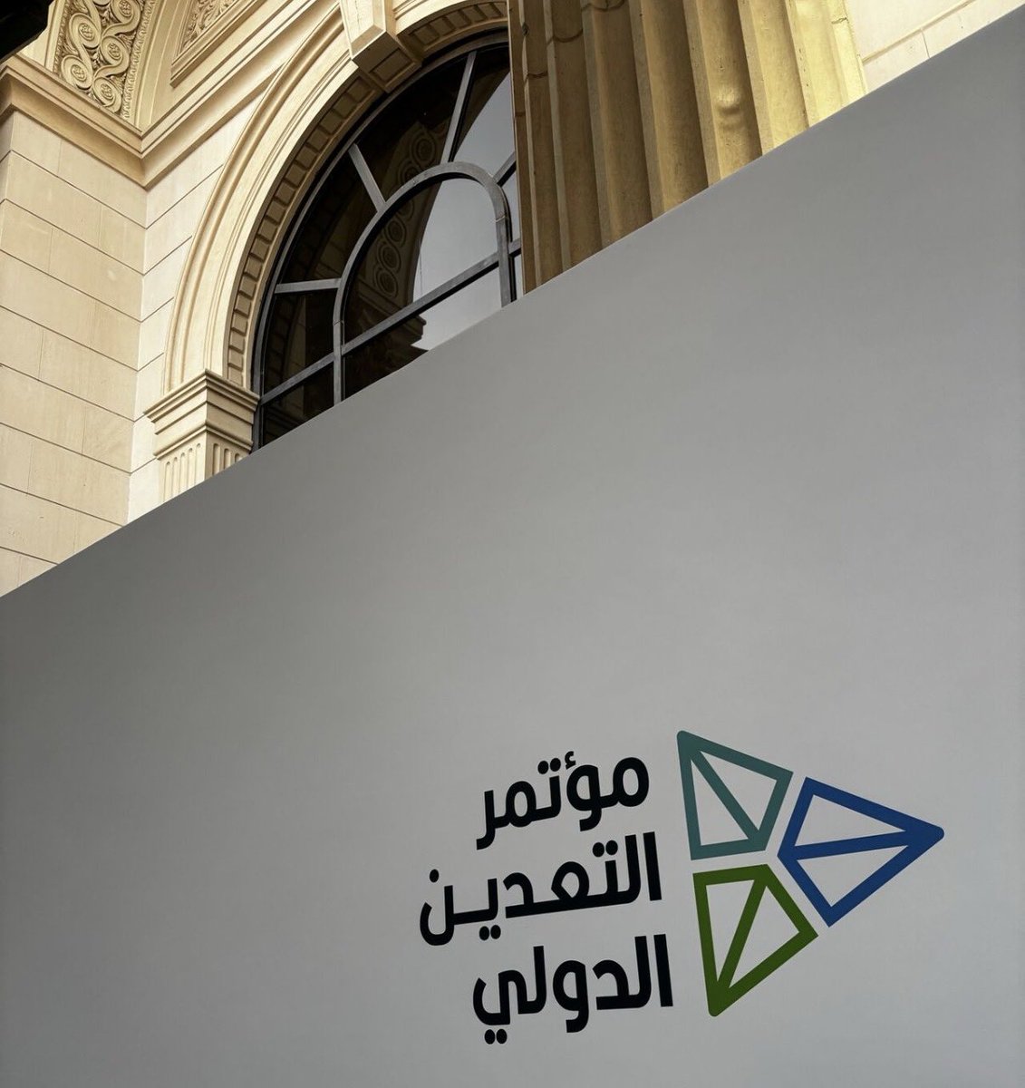 منجم tweet media