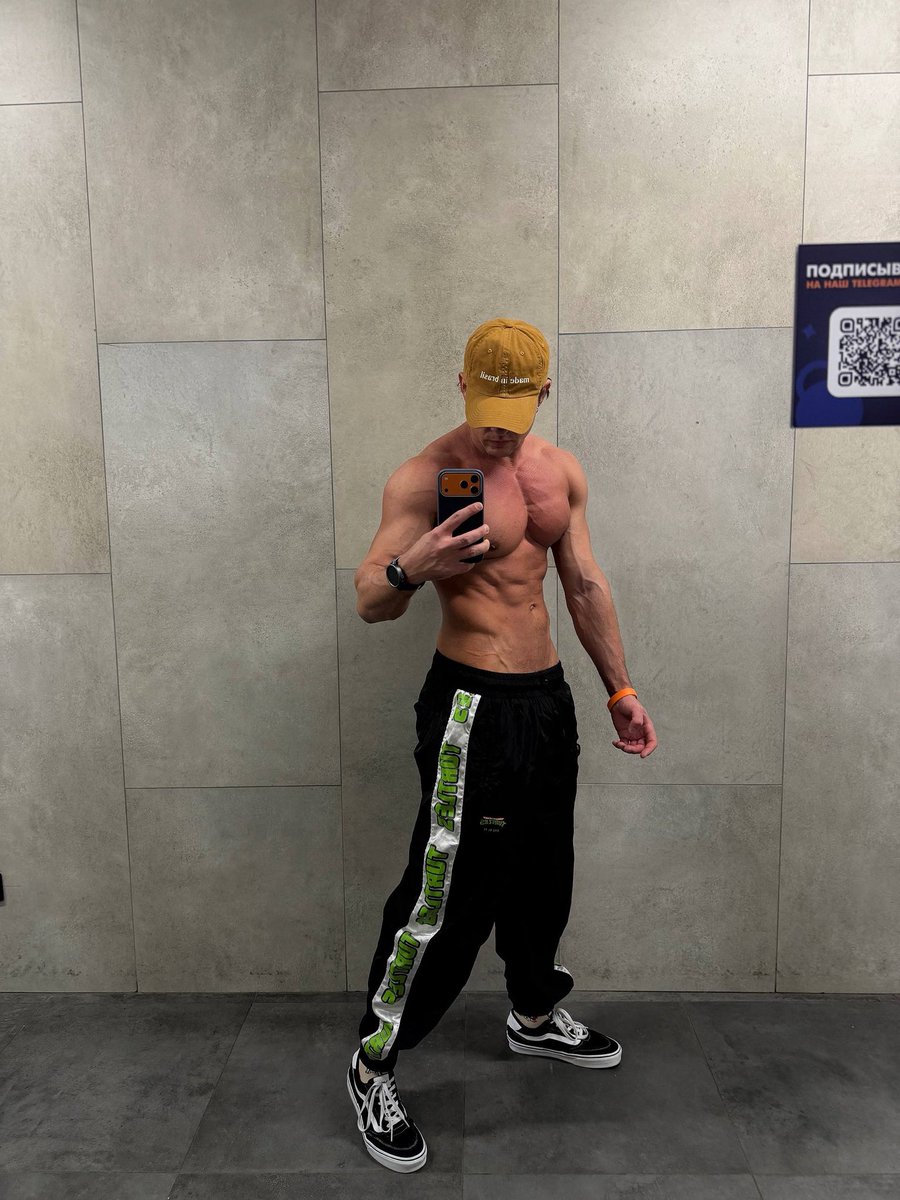 e_evd's tweet image. gym done